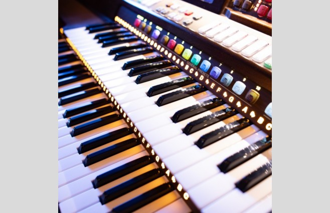 Used Lowrey Holiday Classic Organ All Inclusive Top Grade Package (SN:00A300 609E9 50653) - Image 9